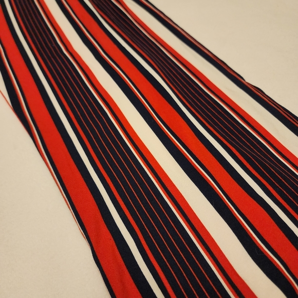 Striped Stretchy Sleeveless Jumpsuit - Picture 10 of 10